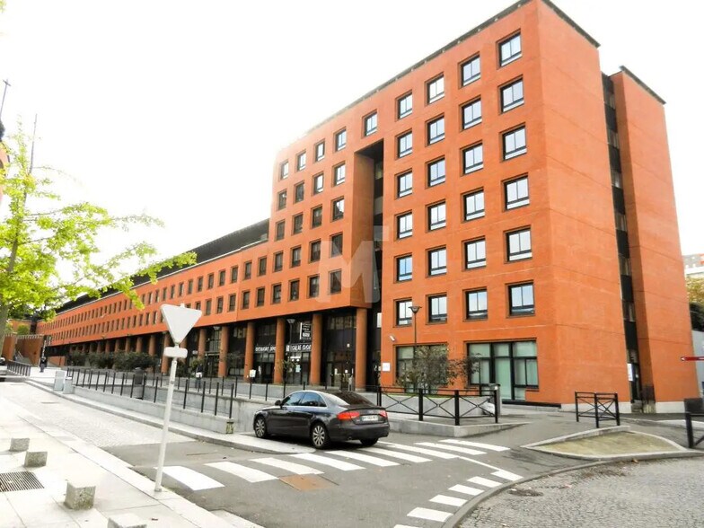 Bureau dans Évry-Courcouronnes à louer - Photo du bâtiment - Image 2 de 12