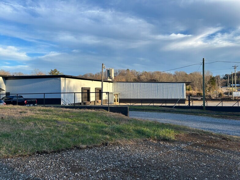 4744 Singleton Station Rd, Louisville, TN à vendre - Photo du bâtiment - Image 1 de 34