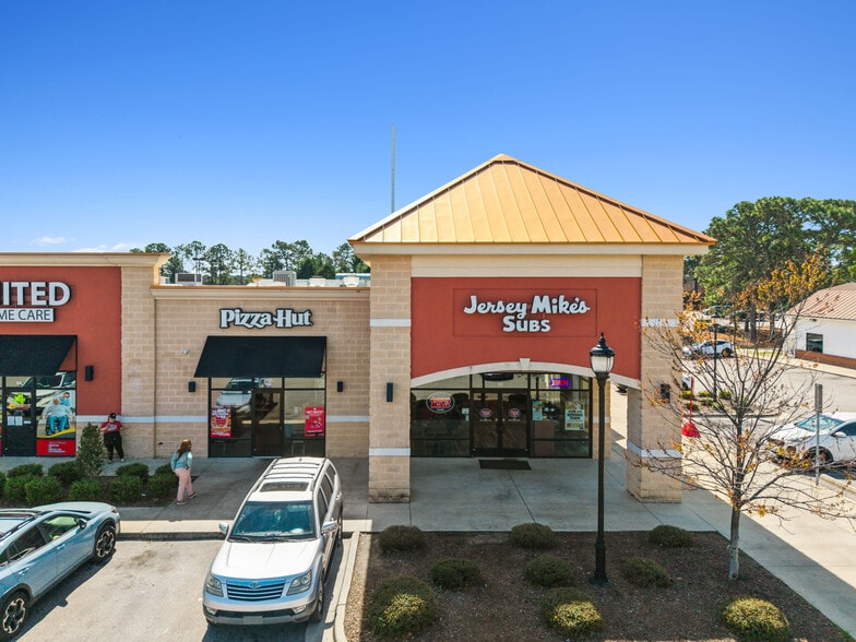 Boone Trail Center portefeuille de 3 propriétés à vendre sur LoopNet.ca - Photo du bâtiment - Image 3 de 4