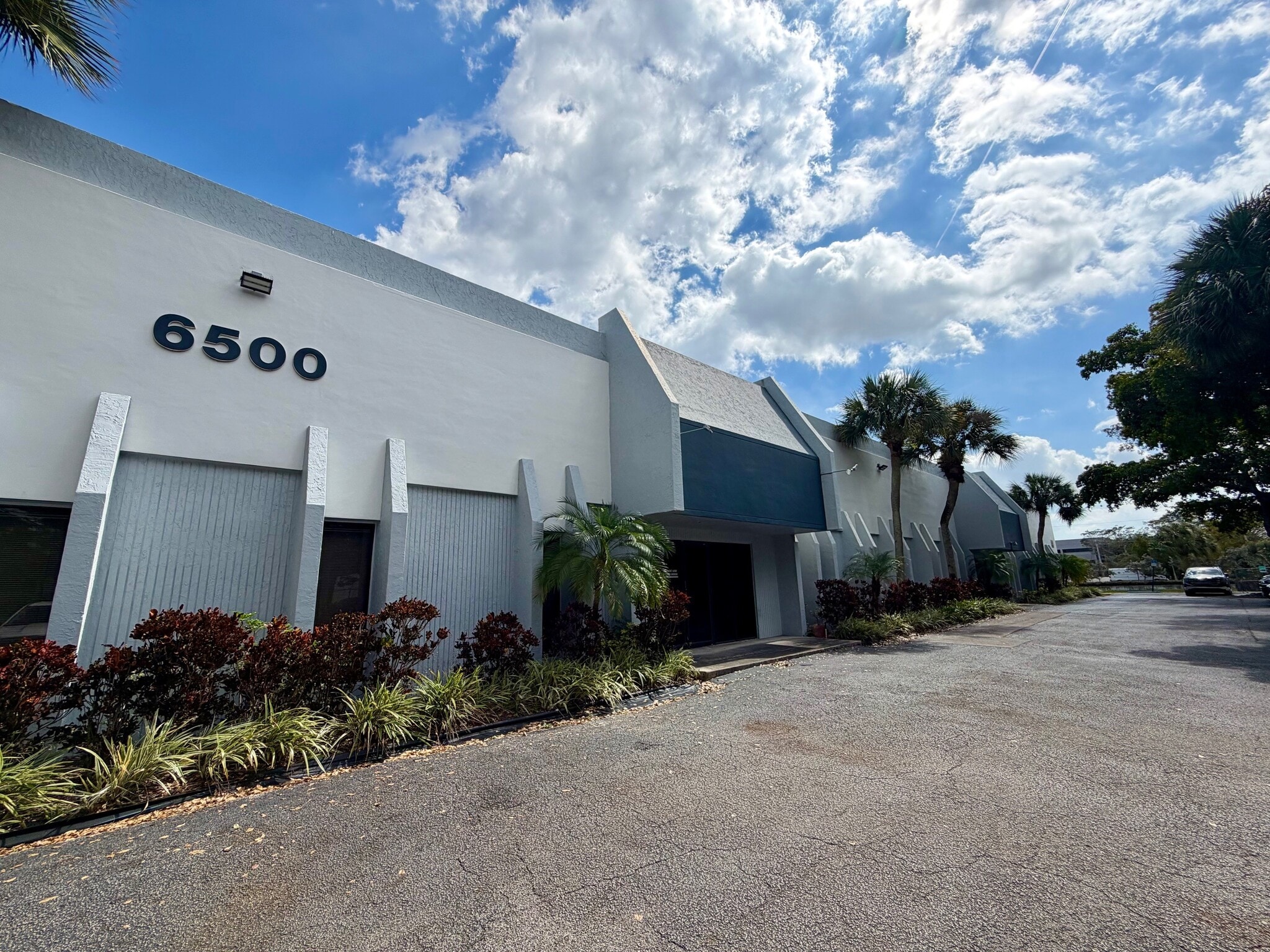 6500 NW 15th Ave, Fort Lauderdale, FL à louer Photo du bâtiment- Image 1 de 23