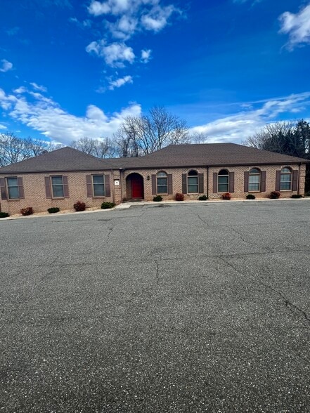 3721 S Amherst Hwy, Madison Heights, VA for lease - Building Photo - Image 1 of 1