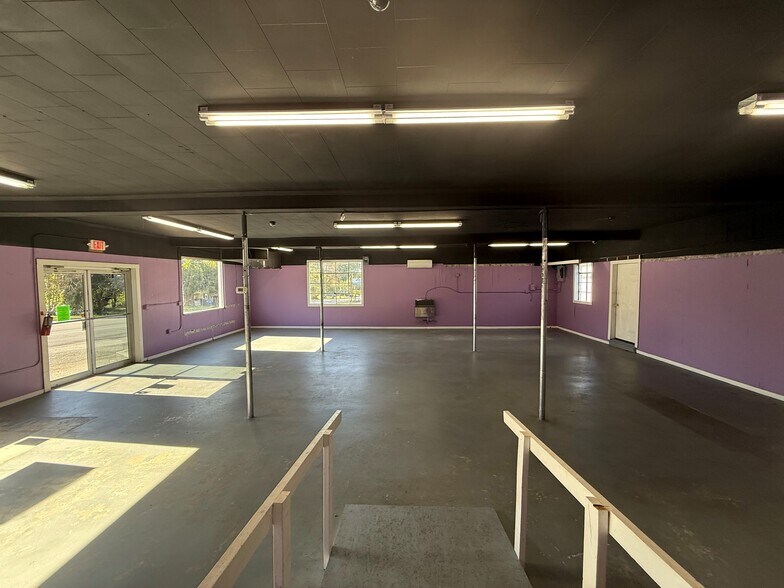 309 S Main St, Jonesville, NC for lease - Building Photo - Image 2 of 8