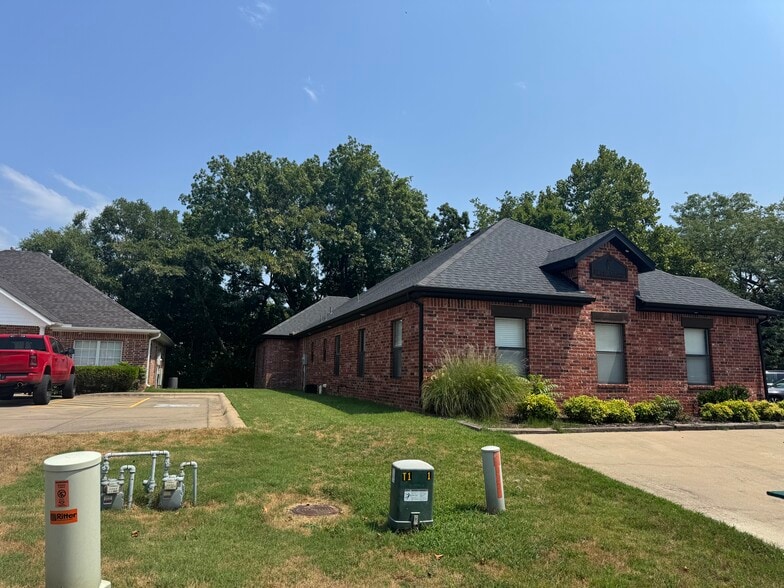 1830 Shelby Ln, Fayetteville, AR for sale - Building Photo - Image 3 of 13