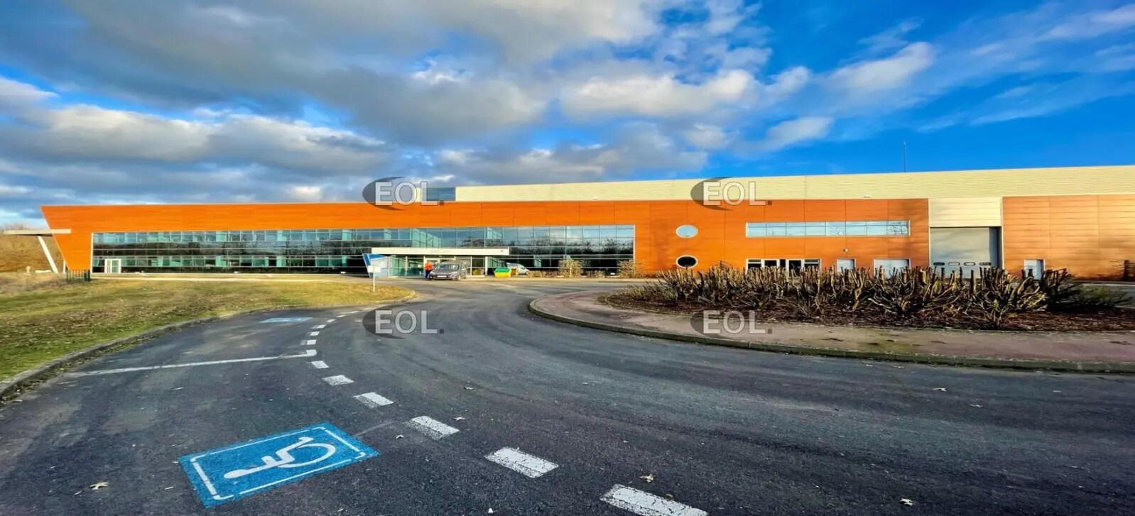 Industrial in Savigny-le-Temple for lease Building Photo- Image 1 of 5