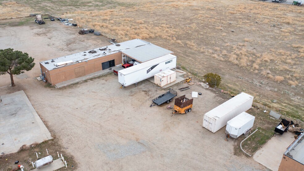 37631 6th St E, Palmdale, CA à vendre - Photo du bâtiment - Image 3 de 10