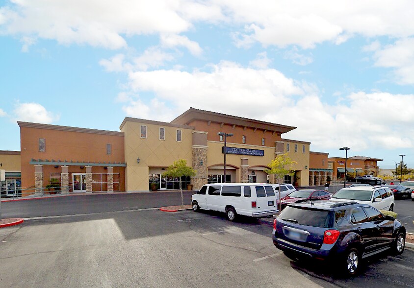 3131-3251 W Craig Rd, North Las Vegas, NV à louer - Photo du bâtiment - Image 2 de 4