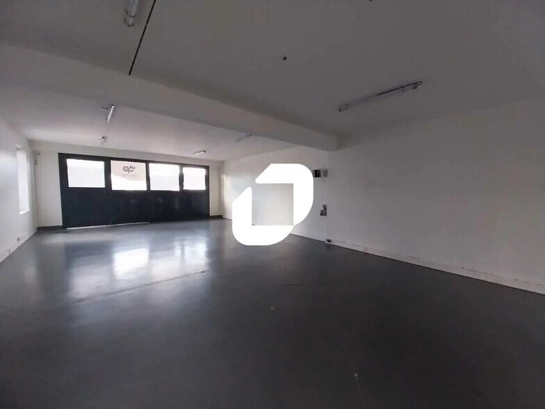 Flex in Herblay-sur-Seine for lease - Interior Photo - Image 3 of 21