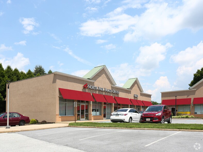 719 E Lancaster Ave, Downingtown, PA à louer - Photo du bâtiment - Image 2 de 5