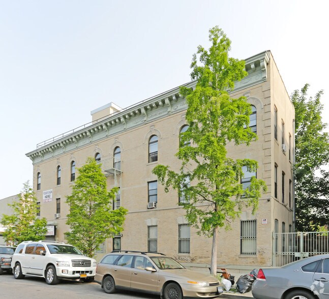 187 Utica Ave, Brooklyn, NY à louer - Photo du bâtiment - Image 2 de 6