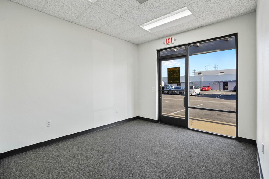 15131-15151 Goldenwest Cir, Westminster, CA à louer - Photo du bâtiment - Image 2 de 5