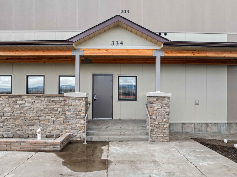 334 Antelope Dr, La Grande, OR for sale - Building Photo - Image 3 of 12