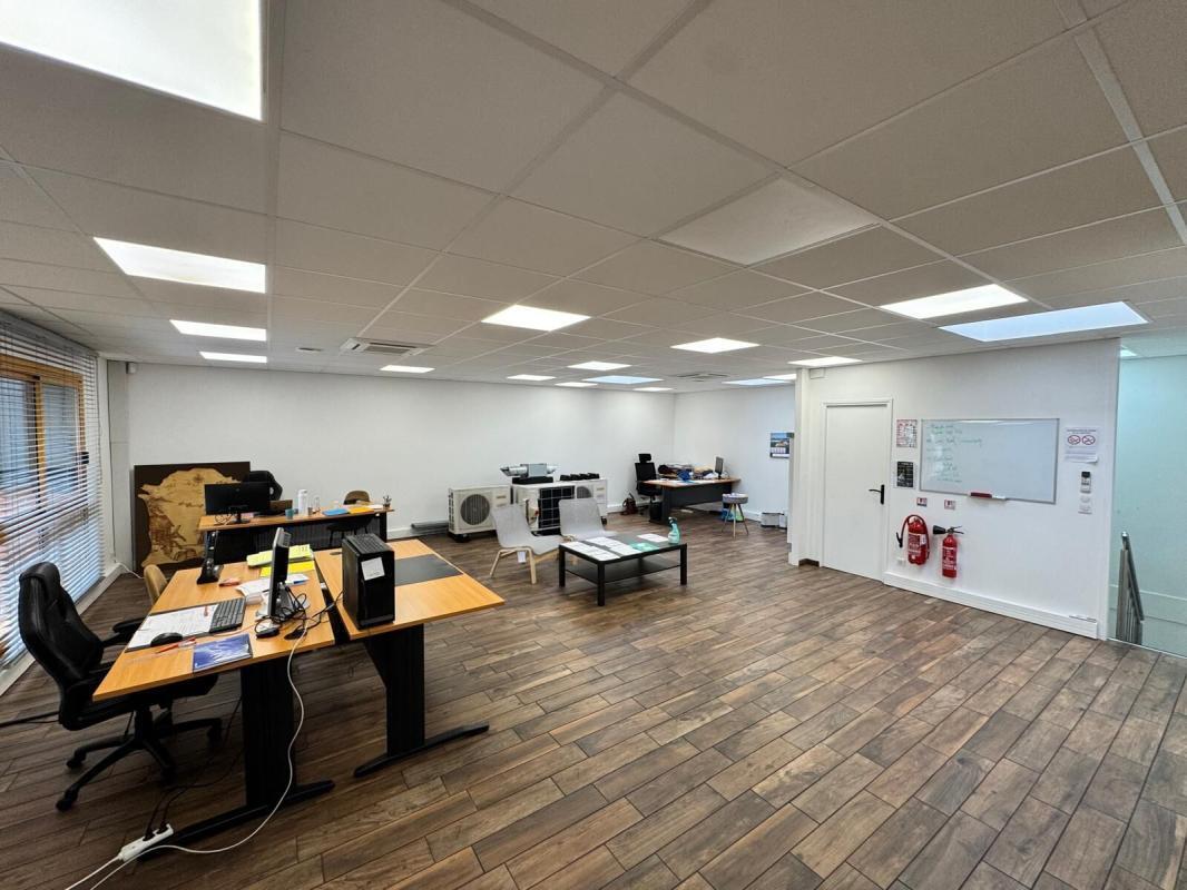 Office in Saint Ouen L Aumone for sale Interior Photo- Image 1 of 7