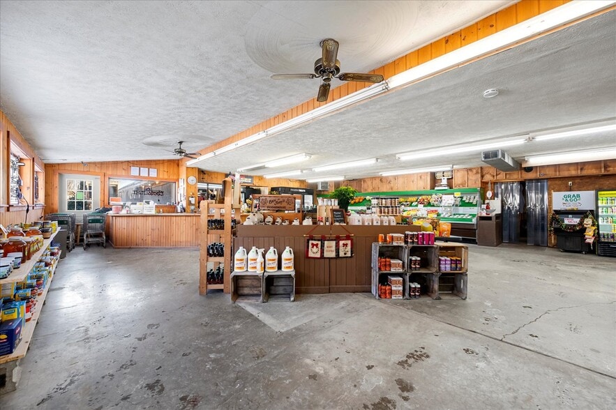 485 Seneca St, Sherrill, NY à vendre - Photo du bâtiment - Image 3 de 35