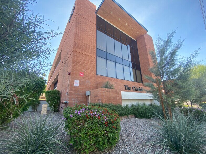 2727 N 3rd St, Phoenix, AZ à vendre - Photo du bâtiment - Image 2 de 54