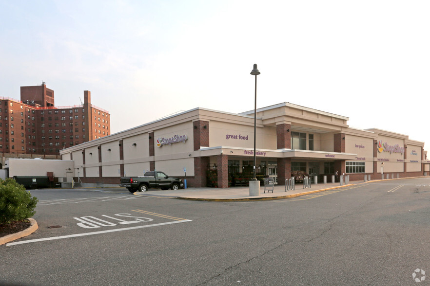 70-20 Rockaway Beach Blvd, Arverne, NY for lease - Primary Photo - Image 1 of 2