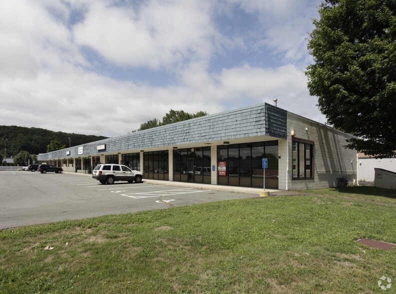 1646-1660-1666 Litchfield Turnpike portfolio of 3 properties for sale on LoopNet.ca - Primary Photo - Image 3 of 4