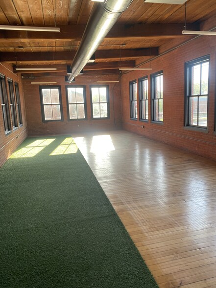 715 Branch Ave, Providence, RI for lease - Building Photo - Image 3 of 5