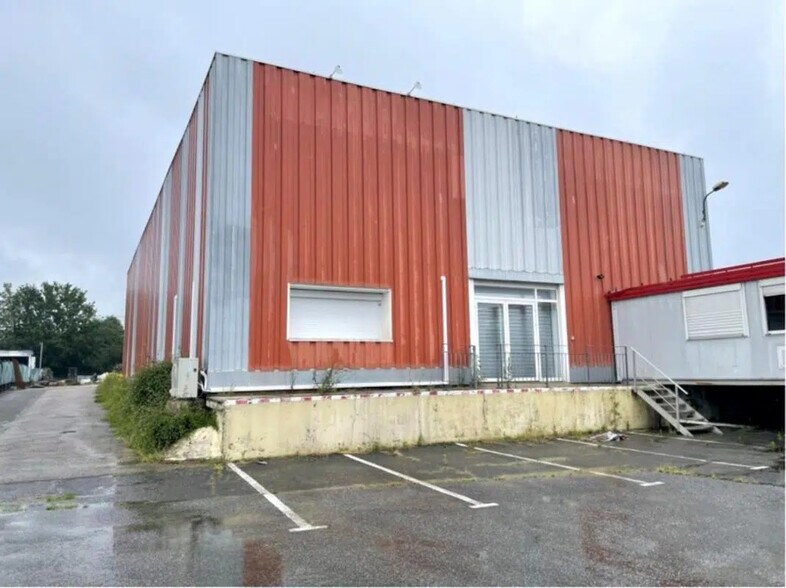 Bureau dans Coignières à louer - Photo du bâtiment - Image 3 de 4