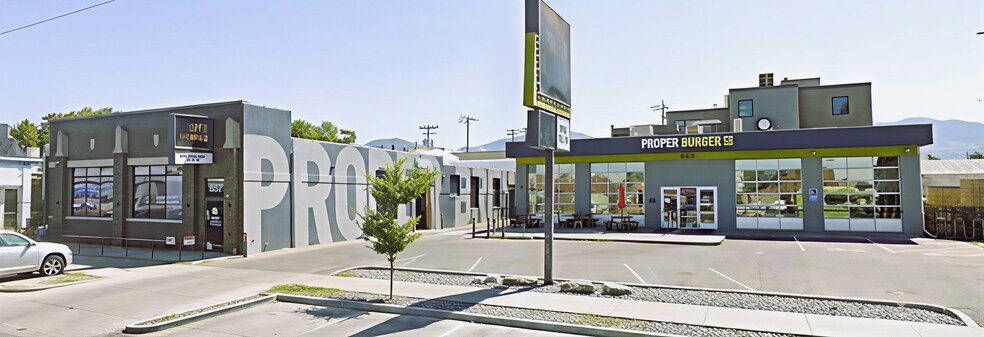 Retail Campus For Sale portefeuille de 2 propriétés à vendre sur LoopNet.ca - Photo du bâtiment - Image 2 de 12