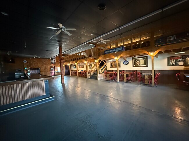 Plus de détails pour 10 Ruth St, Vernon, NY - Commerce de détail à vendre