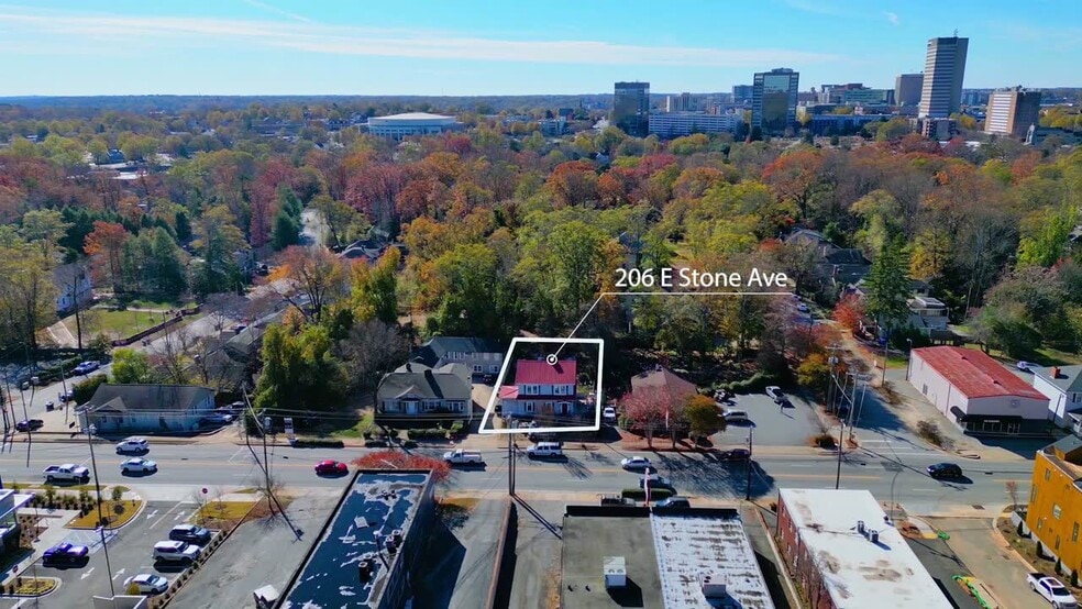 206 E Stone Ave, Greenville, SC à vendre - Vidéo sur l’inscription commerciale - Image 2 de 15