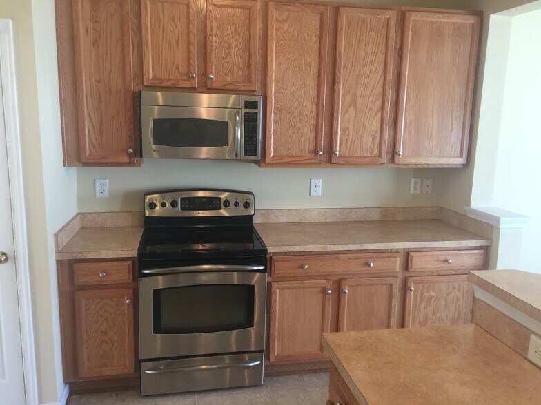 1311 Village Views Dr, Glen Allen, VA à vendre - Photo du bâtiment - Image 3 de 11