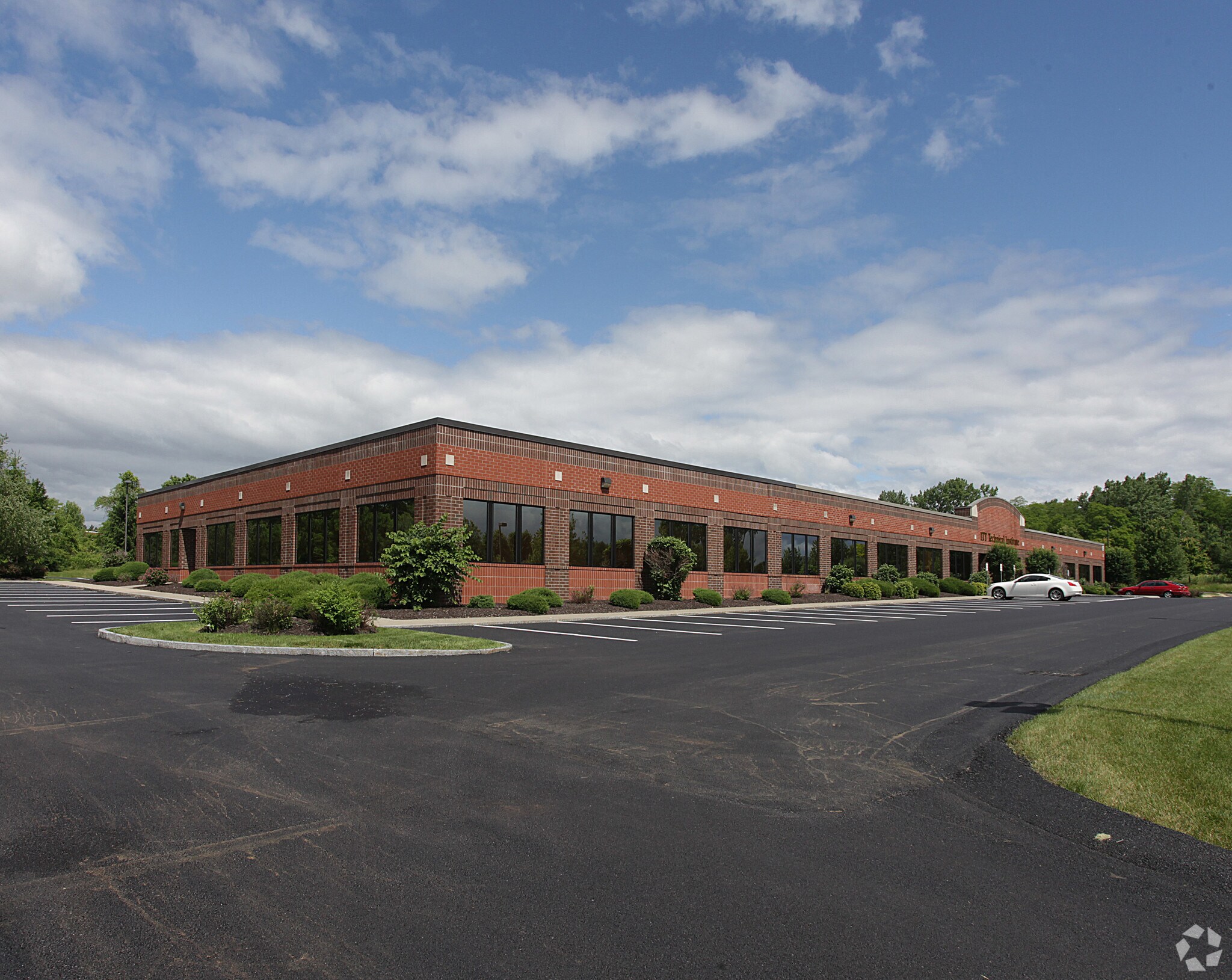 13 Airline Dr, Albany, NY à louer Photo principale- Image 1 de 4