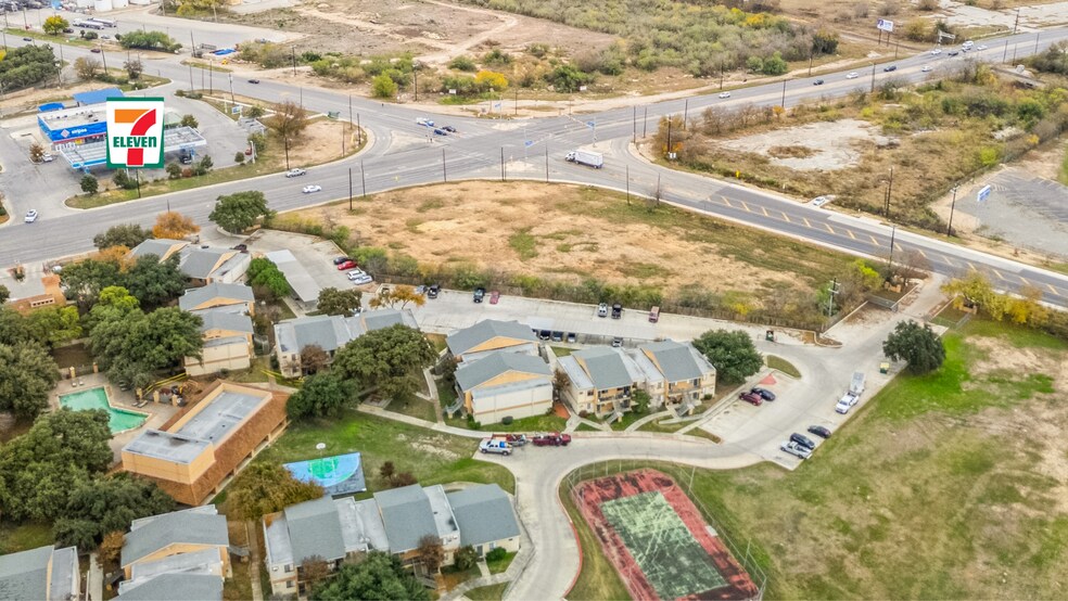 7432 Presa st, San Antonio, TX à louer - Photo du bâtiment - Image 3 de 4