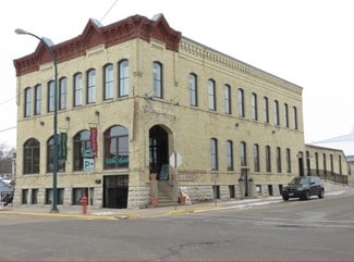 Plus de détails pour 101 Church St, Lake Mills, WI - Bureau à vendre