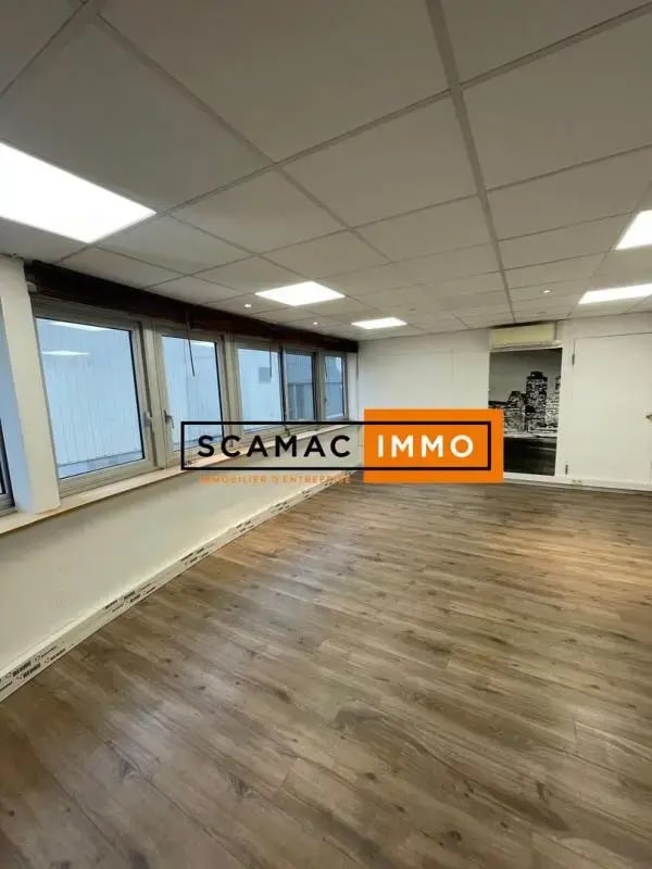 Office in Nanterre for lease Interior Photo- Image 1 of 2