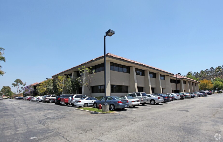 23801 Calabasas Rd, Calabasas, CA à louer - Photo du bâtiment - Image 2 de 5