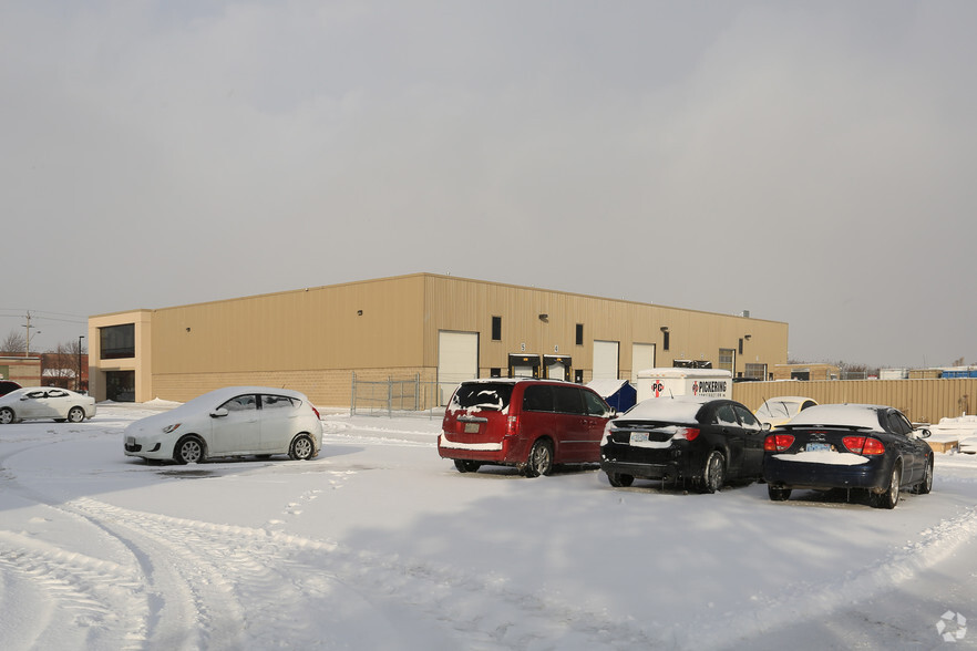 545 Trillium Dr, Kitchener, ON for lease - Building Photo - Image 2 of 5