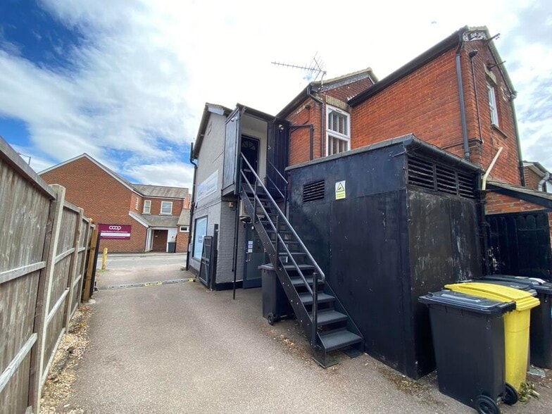 2 Beehive Ln, Chelmsford for sale - Building Photo - Image 3 of 4