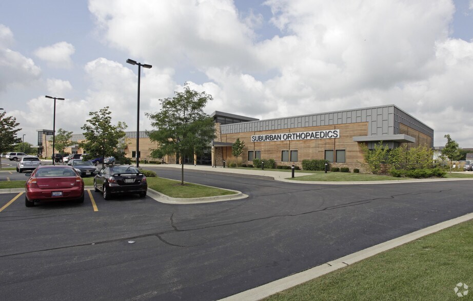 1110-1124 Schick Rd, Bartlett, IL for lease - Building Photo - Image 3 of 27