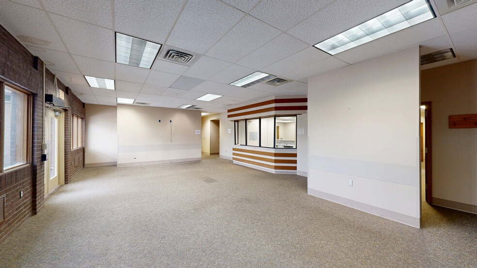 1515 S 19th St, Elwood, IN for sale - Matterport 3D Scan - Image 2 of 37