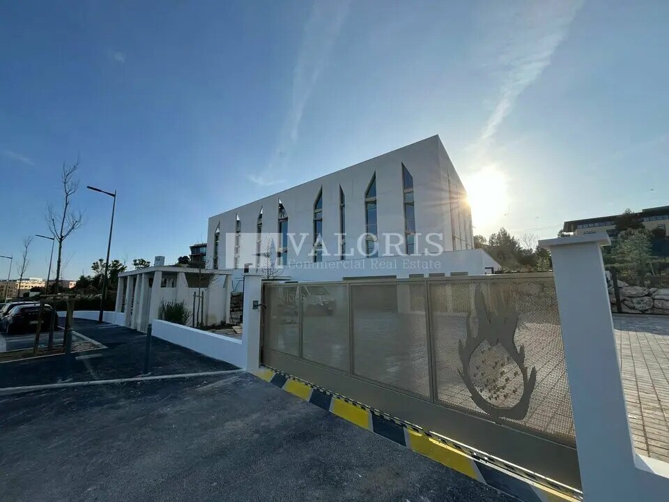 Office in Aix-en-Provence for lease Building Photo- Image 1 of 16