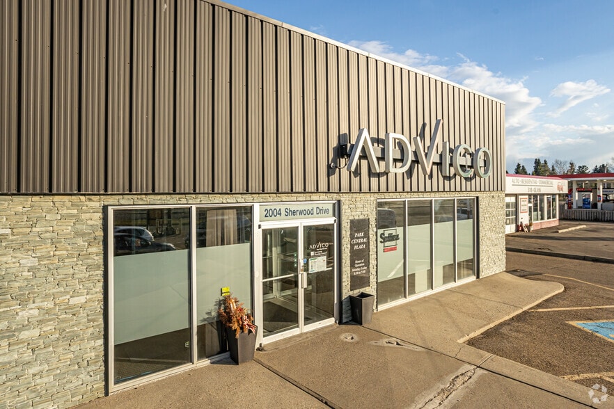 2004 Sherwood Dr, Sherwood Park, AB for sale - Primary Photo - Image 2 of 6