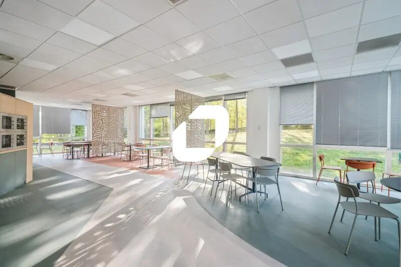 Office in Roissy-en-France for lease Building Photo- Image 1 of 21