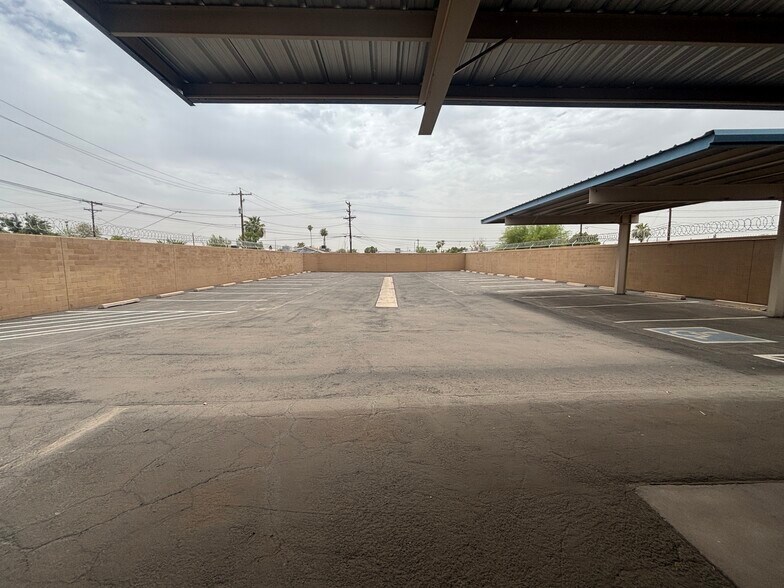 3409 W Bethany Home Rd, Phoenix, AZ à louer - Photo du bâtiment - Image 3 de 7