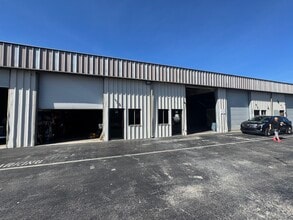 2420 Concorde Dr, Fort Myers, FL for lease Building Photo- Image 1 of 23