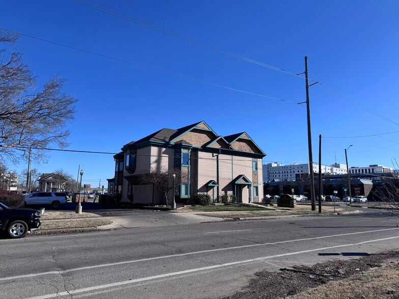 1100 N Topeka St, Wichita, KS à vendre - Photo du bâtiment - Image 2 de 11