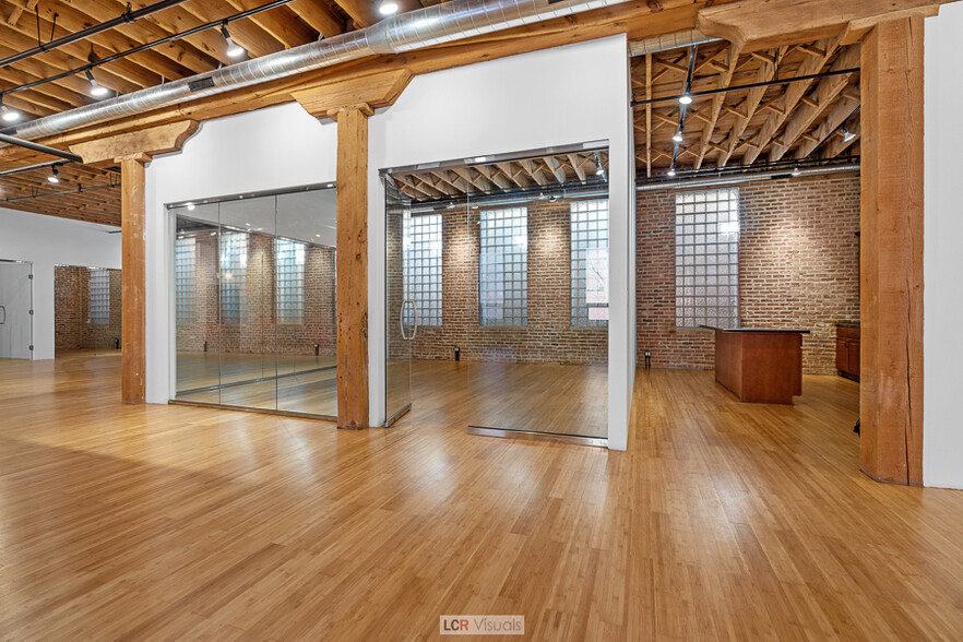 1143 W Rundell Pl, Chicago, IL for lease - Interior Photo - Image 1 of 4