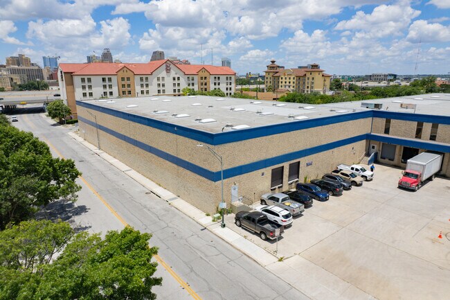 Plus de détails pour 1113-1133 E Houston St, San Antonio, TX - Industriel à louer