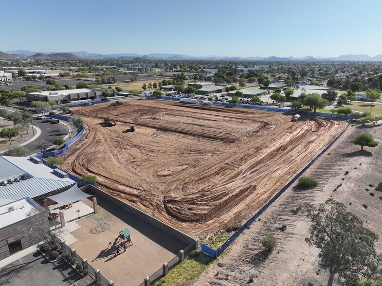 16305 N 56th Ave, Glendale, AZ à louer - Photo du bâtiment - Image 2 de 4