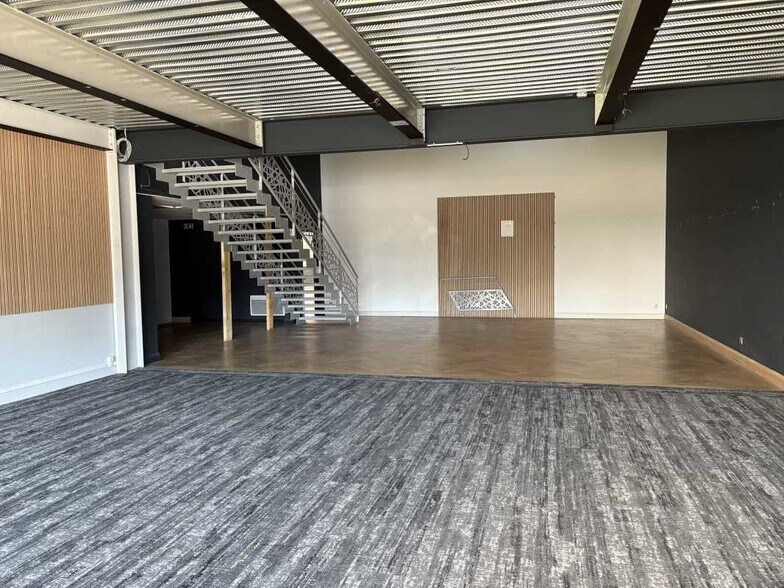 Flex in Sequedin for lease - Interior Photo - Image 3 of 4