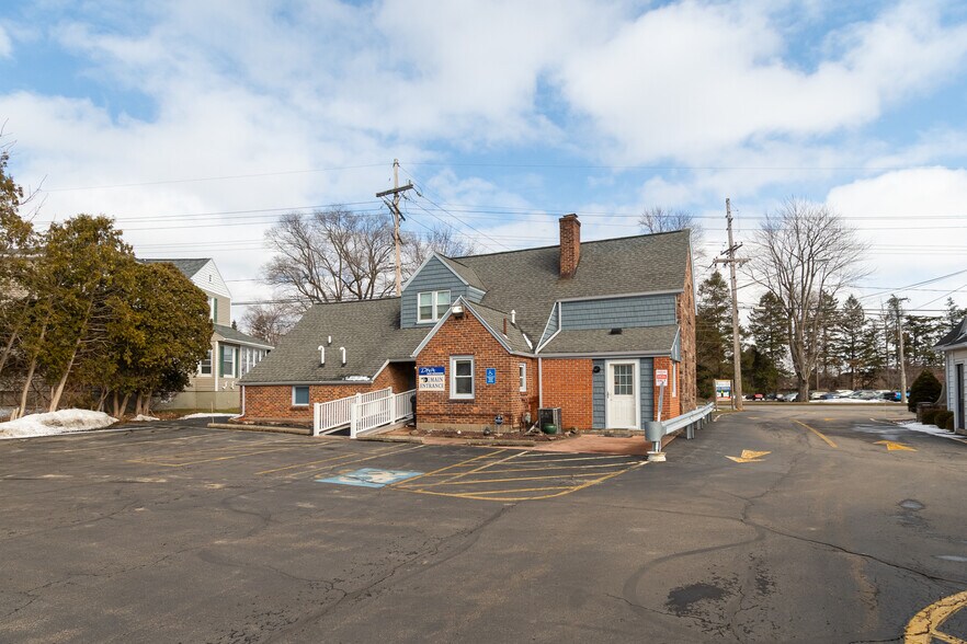 1181 Bay Rd, Webster, NY à vendre - Photo du bâtiment - Image 3 de 32