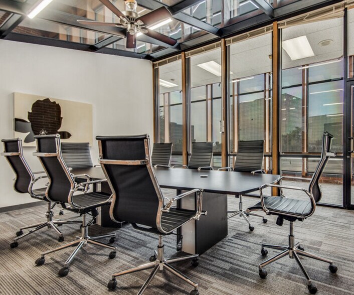 8204 Elmbrook Dr, Dallas, TX à louer - Photo intérieure - Image 3 de 5