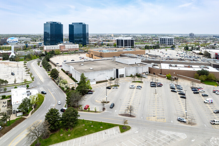 5 Woodfield Mall, Schaumburg, IL à louer - A rien - Image 2 de 9