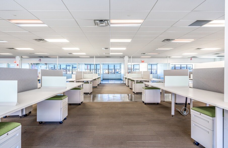 53-01 11th St, Long Island City, NY for lease - Building Photo - Image 2 of 5