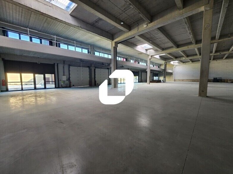 Flex in Bobigny for lease - Building Photo - Image 2 of 8